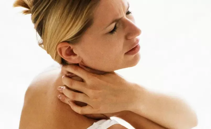 douleur au cou due à l'ostéochondrose